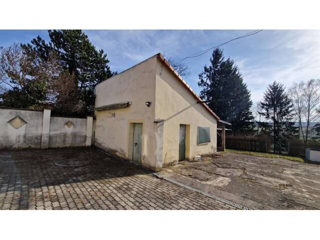 Immobilie in Breitenwaida - Zweifamilienhaus mit Potenzial in Breitenwaida: Großzügiges Sanierungsobjekt auf 1.997 m² Eigengrund! - Bild 3