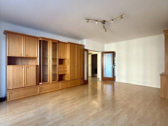 Immobilie in Wiener Neudorf - SEHR GEPFLEGTE UND HELLE CA. 72m² GROSSE (inkl. der Loggia) 2-ZIMMER-WOHNUNG MIT LOGGIA & LIFT IN WIENER NEUDORF ZU KAUFEN! - Bild 1