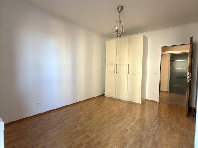 Immobilie in Wiener Neudorf - SEHR GEPFLEGTE UND HELLE CA. 72m² GROSSE (inkl. der Loggia) 2-ZIMMER-WOHNUNG MIT LOGGIA & LIFT IN WIENER NEUDORF ZU KAUFEN! - Bild 2