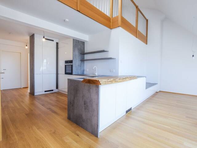 Immobilie in Langenzersdorf - Lichtdurchflutete 4-Zimmer-Dachgeschoßwohnung in herrlicher Grünlage von Bisamberg - Bild 0