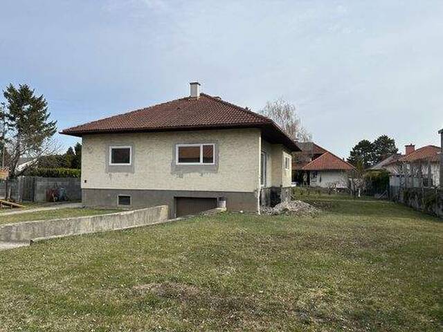 Immobilie in Felixdorf - attraktiver Bungalow in Felixdorf - rohbauähnlicher Zustand mit großem Potenzial, auf schönem Grundstück - Bild 0