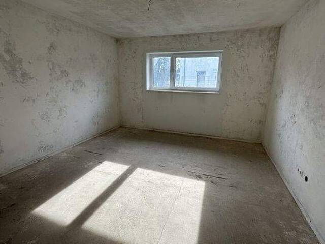 Immobilie in Felixdorf - attraktiver Bungalow in Felixdorf - rohbauähnlicher Zustand mit großem Potenzial, auf schönem Grundstück - Bild 2