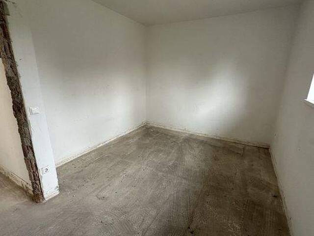 Immobilie in Felixdorf - attraktiver Bungalow in Felixdorf - rohbauähnlicher Zustand mit großem Potenzial, auf schönem Grundstück - Bild 3