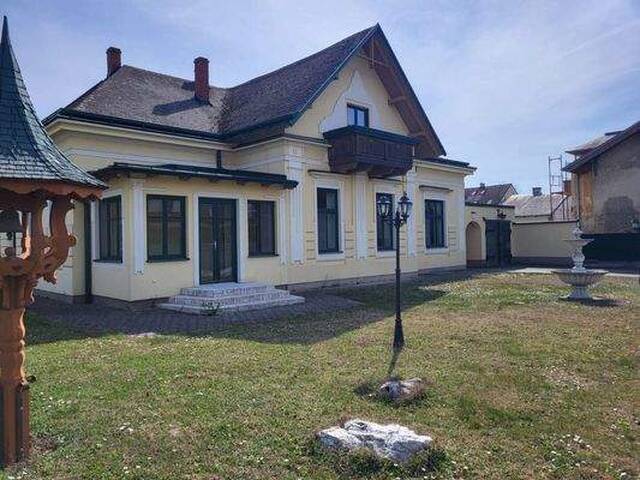 Immobilie in Gänserndorf - Charmante Villa mit weitläufigem Garten, Wintergarten & vielseitigen Wohnbereichen - Bild 0