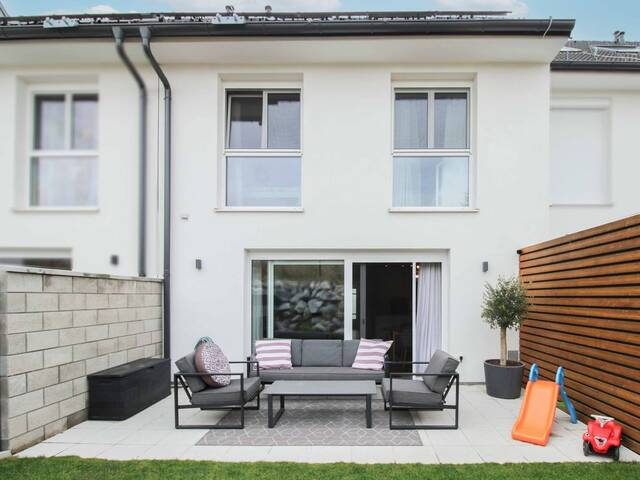 Immobilie in Fischamend - Traumhaftes Reihenhaus auf 3 Etagen in Wien Umgebung - Bild 1