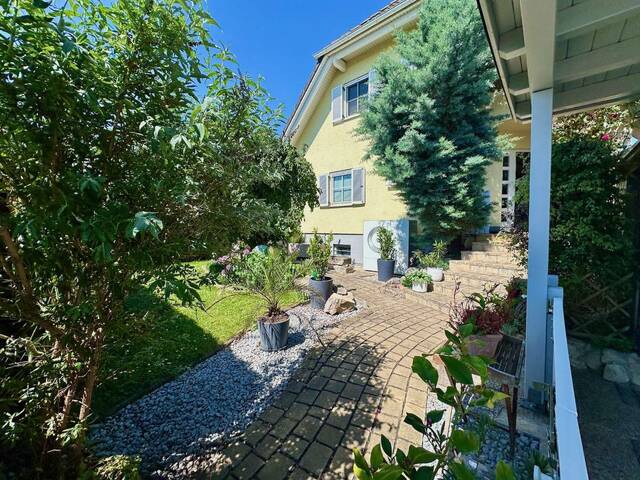 Immobilie in Siegendorf - Wunderschönes Familiendomizil mit viel Privatsphäre, Schwimmteich, Nebengebäude für Business / Praxis / Wohnen, Luftwärmepumpe und PV Anlage - Bild 0