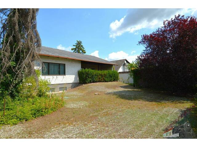 Immobilie in Eggendorf - Bungalow mit Garage - Keller und Dachboden in der Maria Theresiensiedlung - Bild 0