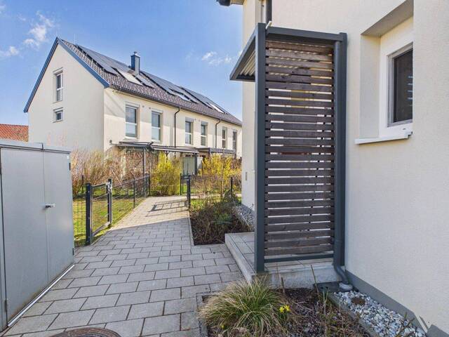 Immobilie in Oberndorf bei Salzburg - Modernes Reihenhaus mit Terrasse, Garten und Carport in Oberndorf - Bild 1