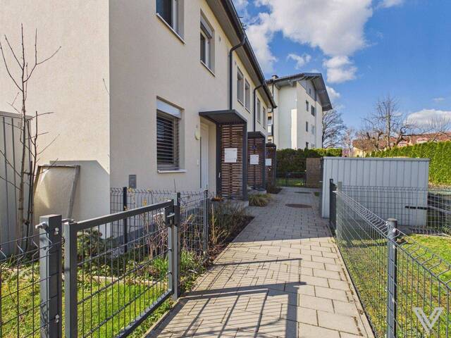 Immobilie in Oberndorf bei Salzburg - Modernes Reihenhaus mit Terrasse, Garten und Carport in Oberndorf - Bild 2