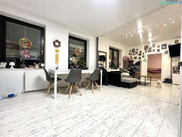 Immobilie in Weikendorf - Einziehen & wohlfühlen: Großzügiges Familienhaus mit 6 Schlafzimmer & 2 Wohnküchen - Bild 2