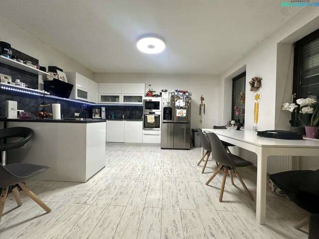 Immobilie in Weikendorf - Einziehen & wohlfühlen: Großzügiges Familienhaus mit 6 Schlafzimmer & 2 Wohnküchen - Bild 4