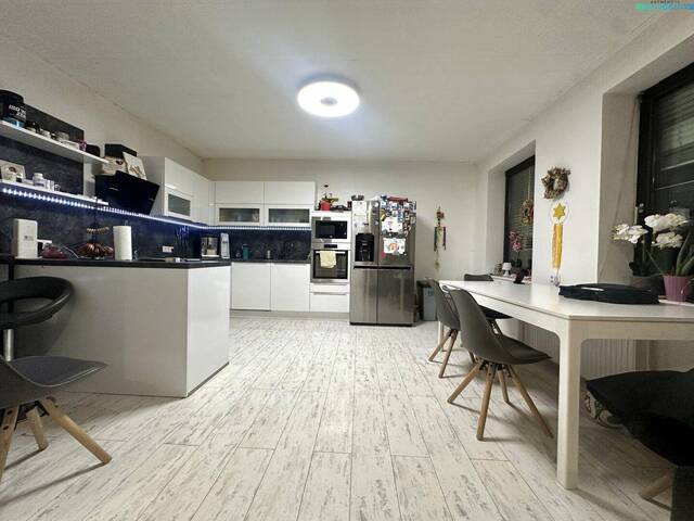 Immobilie in Weikendorf - Einziehen & wohlfühlen: Großzügiges Familienhaus mit 6 Schlafzimmer & 2 Wohnküchen - Bild 4