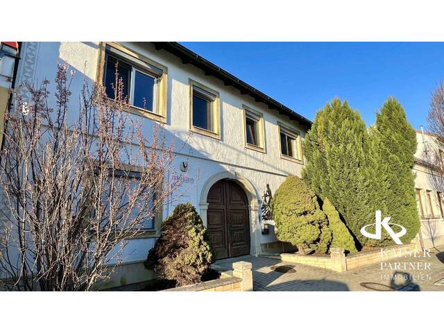 Immobilie in Sarasdorf - Geräumiges Familienhaus mit 3 Einheiten! Neurenovierte, moderne Wohnung, Büro, Einliegerwohnung, Garagen, Halle! - Bild 0