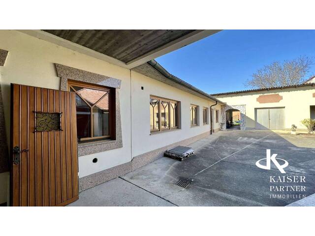 Immobilie in Sarasdorf - Geräumiges Familienhaus mit 3 Einheiten! Neurenovierte, moderne Wohnung, Büro, Einliegerwohnung, Garagen, Halle! - Bild 3