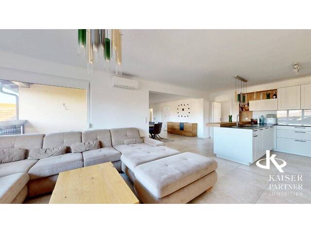 Immobilie in Sarasdorf - Geräumiges Familienhaus mit 3 Einheiten! Neurenovierte, moderne Wohnung, Büro, Einliegerwohnung, Garagen, Halle! - Bild 4