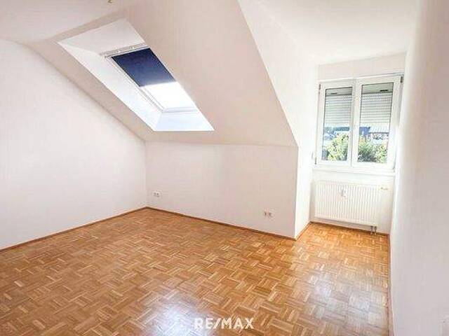 Immobilie in Scharnstein - Gepflegte 3-Zimmer-Dachgeschosswohnung mit Loggia - Top Preis! - Bild 2