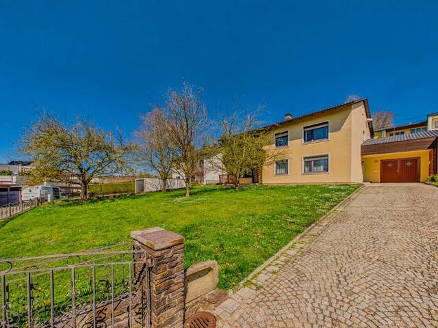 Immobilie in Grieskirchen - Charmantes Mehrfamilienhaus mit traumhaftem Gartenparadies in absoluter Bestlage von Grieskirchen - Bild 3