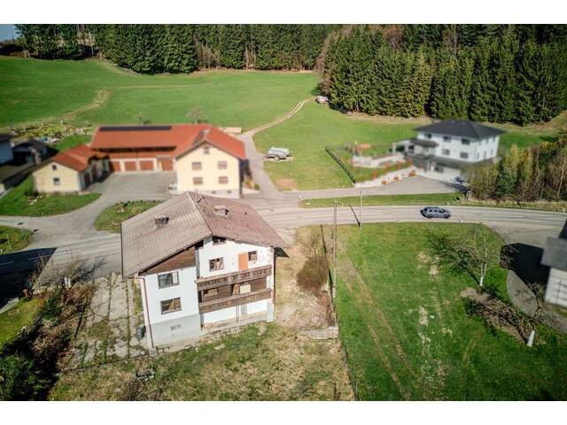 Immobilie in St. Johann am Walde - Sanierungsobjekt! Zweifamilienhaus in schöner Lage - Garten - Keller - ausgebauter Dachboden. - Bild 1