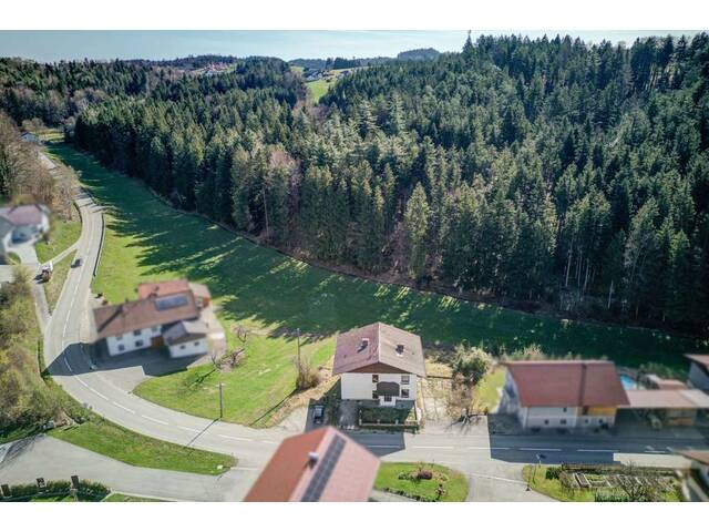 Immobilie in St. Johann am Walde - Sanierungsobjekt! Zweifamilienhaus in schöner Lage - Garten - Keller - ausgebauter Dachboden. - Bild 2