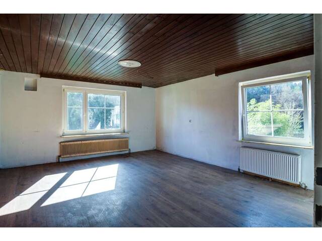 Immobilie in St. Johann am Walde - Sanierungsobjekt! Zweifamilienhaus in schöner Lage - Garten - Keller - ausgebauter Dachboden. - Bild 4