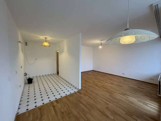 Immobilie in Klosterneuburg - Über den Dächern von Klosterneuburg: Helle 3-Zimmer-Wohnung mit Loggia - Bild 2