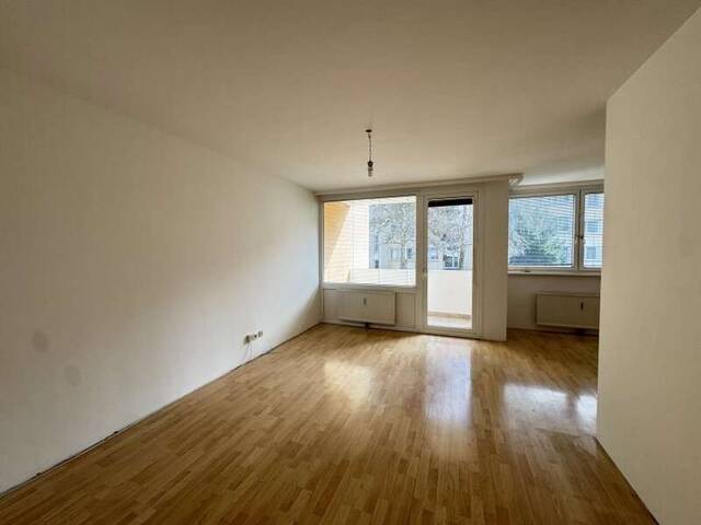 Immobilie in Klosterneuburg - Großzügige Familienwohnung mit Loggia in begehrter Ruhelage von Klosterneuburg - Bild 3