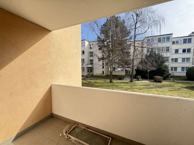 Immobilie in Klosterneuburg - Großzügige Familienwohnung mit Loggia in begehrter Ruhelage von Klosterneuburg - Bild 4
