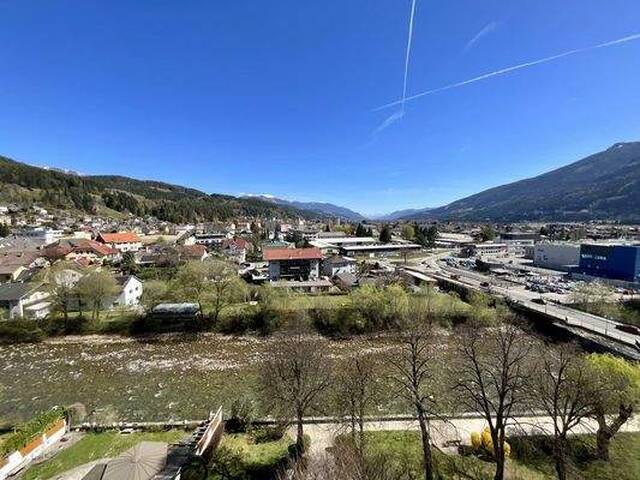 Immobilie in Spittal an der Drau - STILVOLL UND ZENTRAL WOHNEN MIT WEITBLICK! IHRE WOHLFÜHLOASE ÜBER DEN DÄCHERN DER STADT! - Bild 0