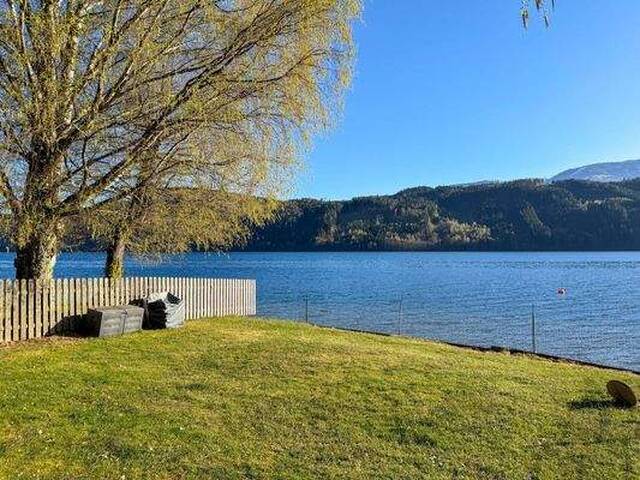 Immobilie in Millstatt am See - EXKLUSIVE EIGENTUMSWOHUNG MIT SEEBLICK UND PRIVATEM BADESTRAND IN MILLLSTATT AM SEE! - Bild 2