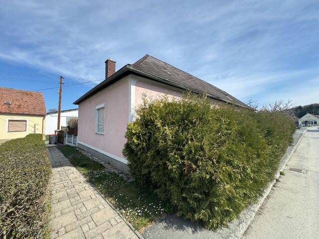 Immobilie in Badersdorf - Charmantes Wohnhaus mit Entwicklungspotenzial auf einem kleinen Grundstück in Badersdorf - Bild 2
