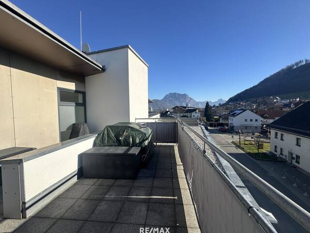 Immobilie in Pinsdorf - Großzügige Dachgeschoss-Wohnung in Pinsdorf - Bild 0