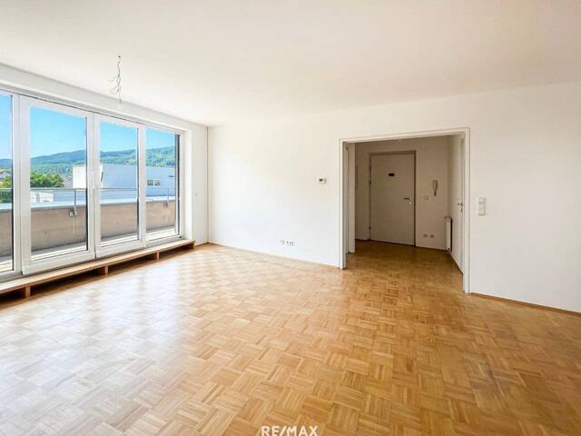 Immobilie in Pinsdorf - Großzügige Dachgeschoss-Wohnung mit toller Terrasse in Pinsdorf - Bild 2