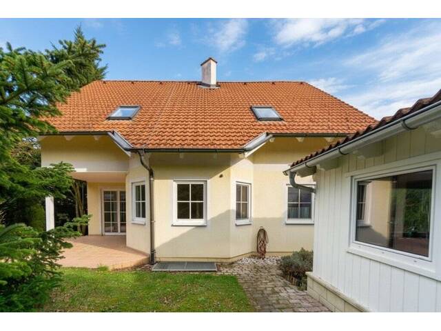 Immobilie in Wolfsgraben - Einladendes Haus im Grünen! Großer Grund, Südterrasse, Keller und Doppelgarage - Bild 2