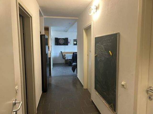 Immobilie in Diersbach - Geräumige 4-Zi-Wohnung in Diersbach, teilrenoviert mit Balkon, EBK & Stellplatz - nur 80.000€! - Bild 2