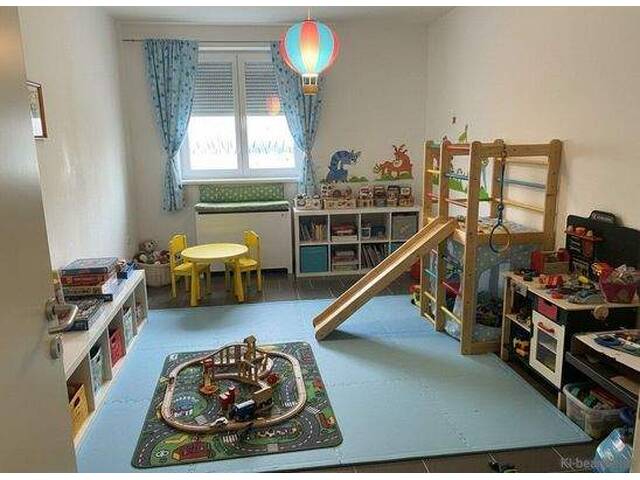 Immobilie in Diersbach - Geräumige 4-Zi-Wohnung in Diersbach, teilrenoviert mit Balkon, EBK & Stellplatz - nur 80.000€! - Bild 3