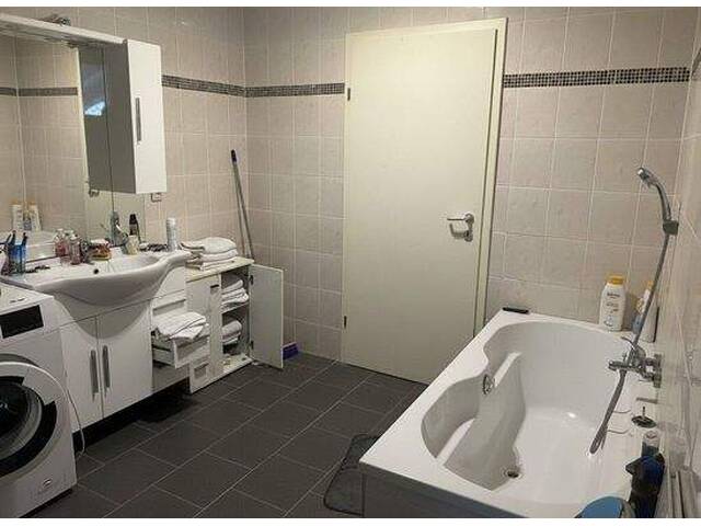 Immobilie in Diersbach - Geräumige 4-Zi-Wohnung in Diersbach, teilrenoviert mit Balkon, EBK & Stellplatz - nur 80.000€! - Bild 4