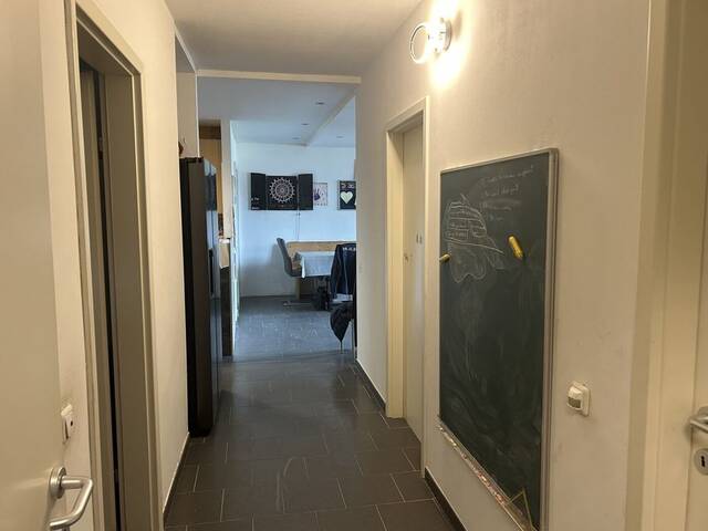 Immobilie in Diersbach - Geräumige 4-Zi-Wohnung in Diersbach, teilrenoviert mit Balkon, EBK & Stellplatz - nur 80.000€! - Bild 2