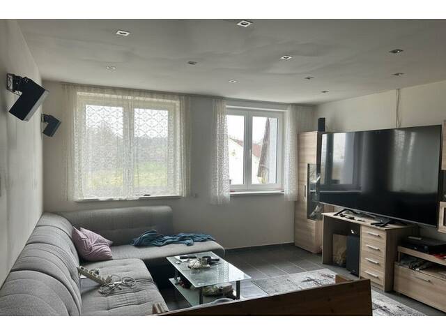 Immobilie in Diersbach - Geräumige 4-Zi-Wohnung in Diersbach, teilrenoviert mit Balkon, EBK & Stellplatz - nur 80.000€! - Bild 4