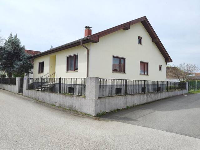 Immobilie in Trausdorf an der Wulka - Schönes Einfamilienhaus mit kleinem Garten in Trausdorfer Zentrumslage! - Bild 0