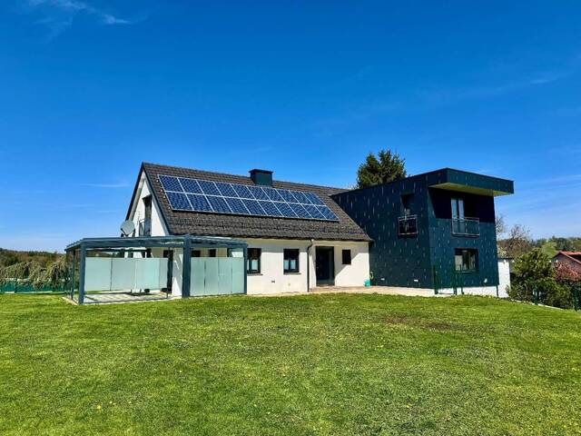 Immobilie in Arnfels - Ein Zuhause, das jeden Tag besonders macht: Modernes Familienhaus in Arnfels, eingebettet in die Hügellandschaft der Südsteiermark mit Blick auf das Schloss und viel Raum zum Leben - Bild 1
