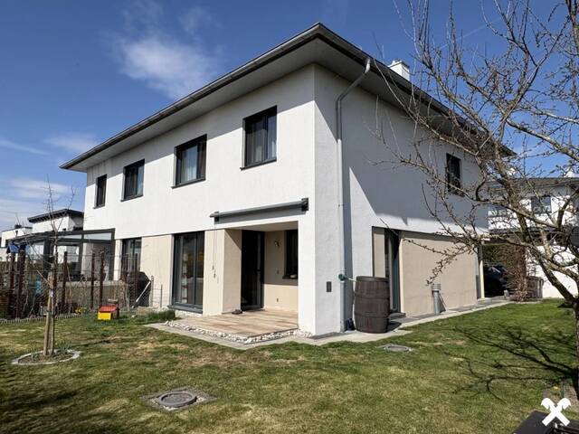 Immobilie in Utzenaich - Moderne Doppelhaushälfte in schöner Siedlungslage mit Garten & Garage - Bild 0