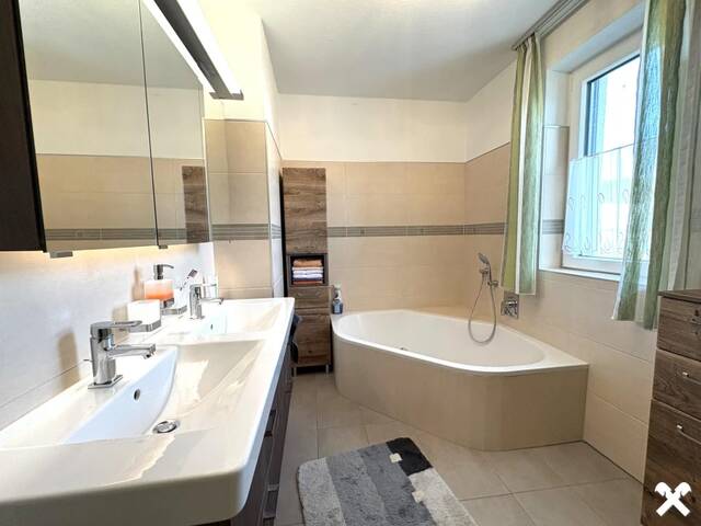 Immobilie in Utzenaich - Moderne Doppelhaushälfte in schöner Siedlungslage mit Garten & Garage - Bild 3