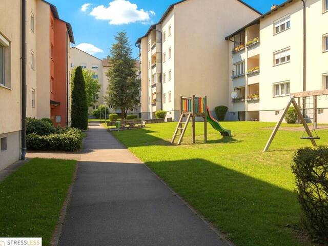 Immobilie in Stockerau - Verkauf mittels BIETERVERFAHREN Leistbare 3 Zimmer Wohnung mit verglaster Loggia - Wohnung mit viel Potenzial zum Selbstverwirklichen! - Bild 0
