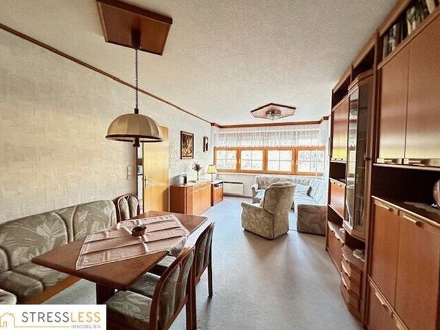 Immobilie in Hollabrunn - Familienfreundliche, zentrumsnahe 4 Zimmer-Wohnung mit kleiner Loggia in absoluter Grünruhelage von Hollabrunn - Bild 1
