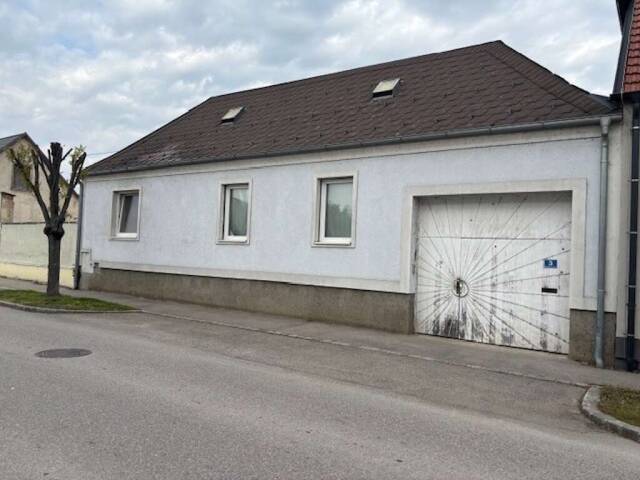 Immobilie in Siegendorf - Siegendorf - Verwirklichen Sie Ihren Wohntraum - Haus mit Potenzial, Garten & Nebengebäude - Bild 0