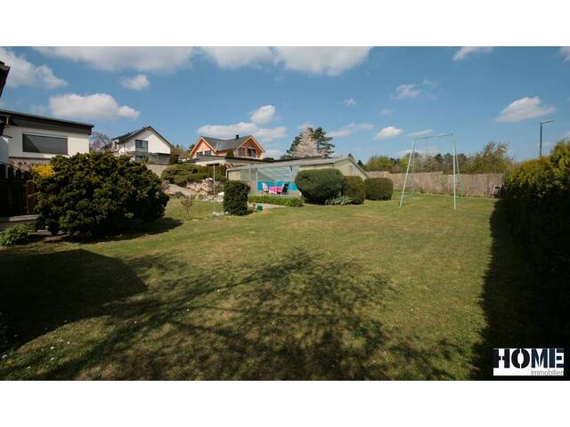 Immobilie in Breitenbrunn - familienfreundlicher Bungalow, teilunterkellert mit Doppelgarage, hoher Poolüberdachung auf großem Eckgrundstück in absoluter Ruhelage - Bild 1