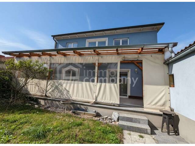 Immobilie in Wöllersdorf - Großzügiges Einfamilienhaus mit Garten, Terrasse & Pool - Bild 1