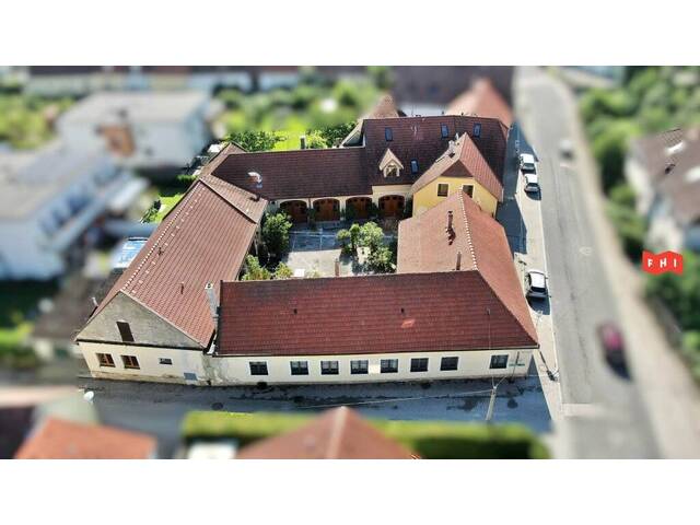 Immobilie in Furth bei Göttweig - Tradititioneller Vierkanthof mit 2 Wohnhäusern, Heurigenlokal & Hofladen Nähe Stift Göttweig bei Krems - Bild 0