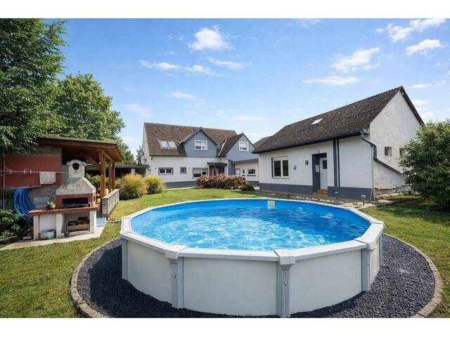 Immobilie in Pamhagen - VIEL PLATZ FÜR IHRE IDEEN - Heimwerker aufgepasst - Haupthaus mit Nebengebäude - 7 Zimmer - ca. 188m² WNFL - POOL - Großer Garten - Bild 0