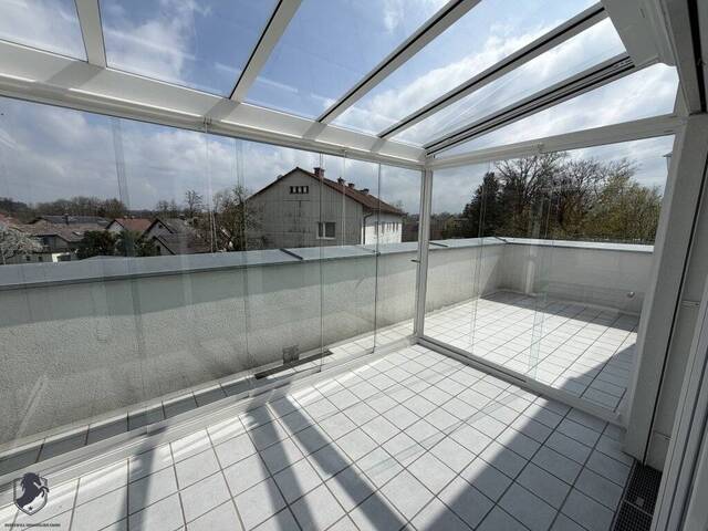 Immobilie in Schwanenstadt - Penthouse-Feeling mit 41 m² Terrasse & exklusivem Glasverbau – Wohnen auf höchstem Niveau - Bild 0